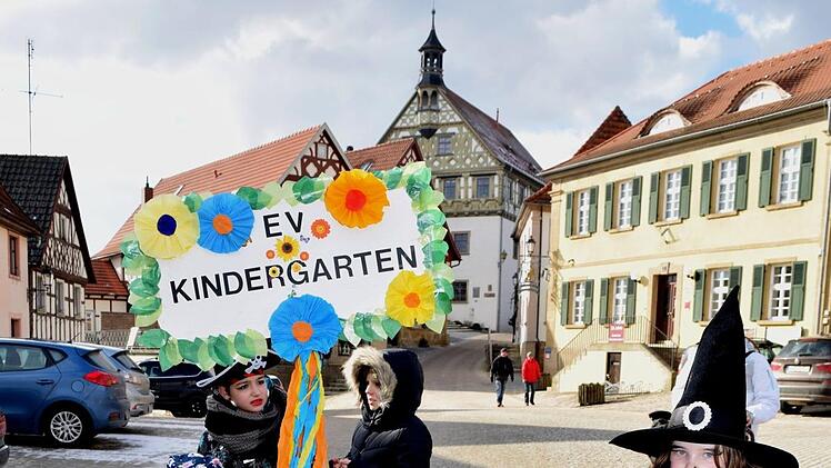 Stark vertreten waren die Kindergärten und Kindertagesstätten von Burgkunstadt.Dieter Radziej