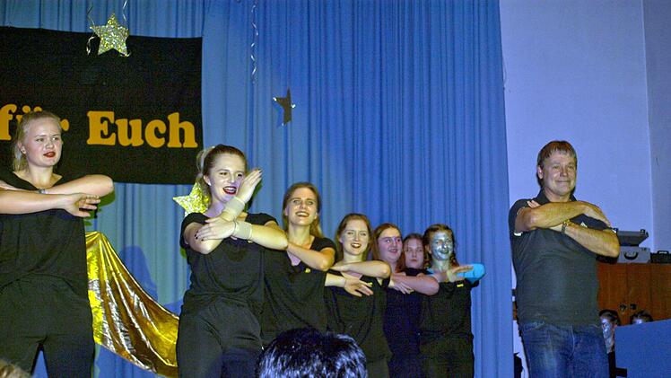 Bei "Macarena" machten alle mit, auch Spartenleiter  Gerhard Wunder (re)Susanne Deuerling