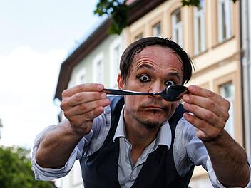 Bamberg zaubert 2019 wird wieder zahlreiche Künstler und Besucher anziehen. Die Stadtwerke informieren über ihr Busangebot, gratis-Wlan und kostenlose Trinkwassersstellen. Foto: Matthias Hoch