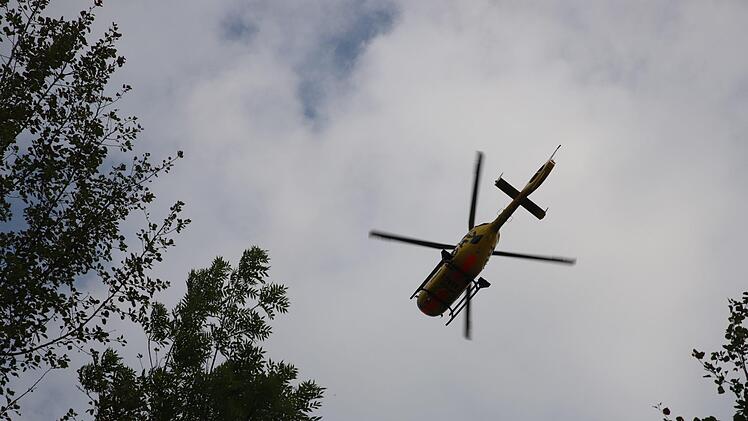 Nach einem schweren Unfall bei Bonese, brachte ein Rettungshubschrauber ein elfj&auml;hriges M&auml;dchen in eine Klinik. Ihr Vater strab bei dem Unfall, ihr achtj&auml;hriger Bruder wurde ebenfalls schwer verletzt. Symbolfoto: News5/Goppelt
