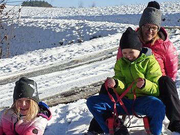 Rodelspaß für Familie Bierfelder aus Forchheim  Foto: Thomas Weichert