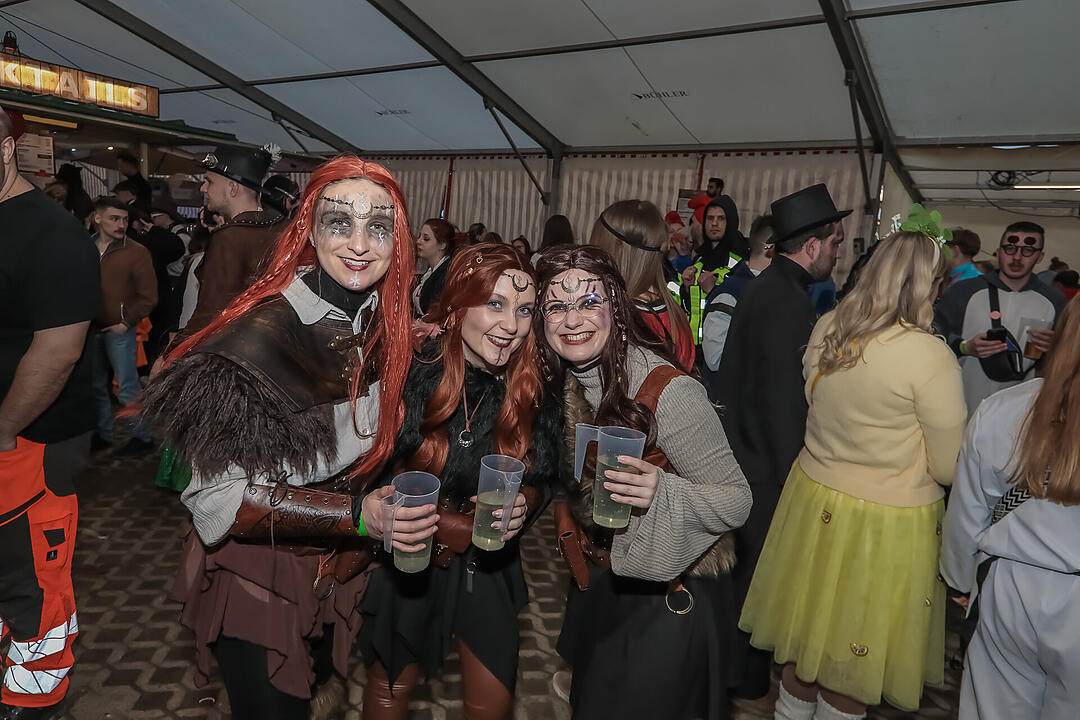 Im großen Festzelt wurde richtig gefeiert!