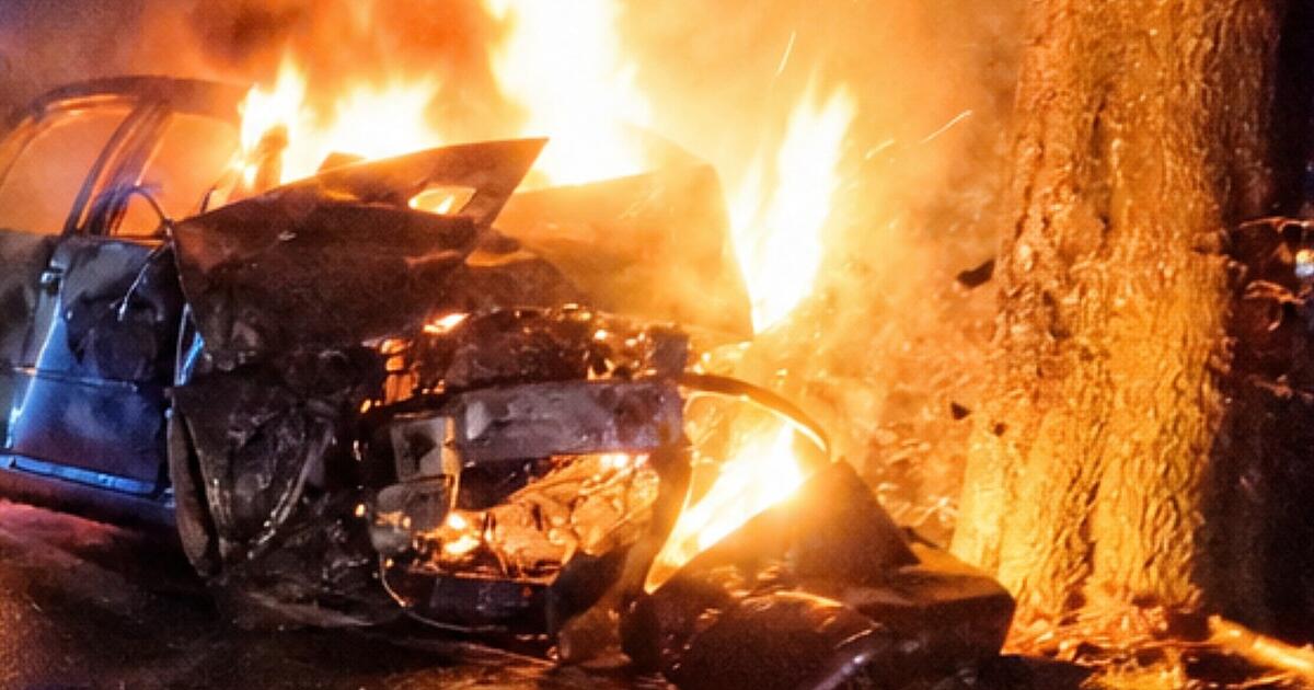 Kreis Schweinfurt: Toter bei Unfall - Auto kracht gegen Baum und brennt ...