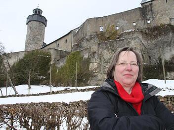 Sabine Henze-Döhring will nicht, dass die Aussicht vom Wachturm der Burg Zwernitz durch Windräder "ruiniert" wird. Foto: Jürgen Gärtner