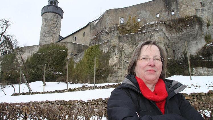 Sabine Henze-Döhring will nicht, dass die Aussicht vom Wachturm der Burg Zwernitz durch Windräder "ruiniert" wird. Foto: Jürgen Gärtner