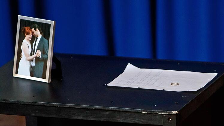 Am Schluss bleiben nur ein abschiedsbrief, Jamies Ehering und ein Bild aus glücklicheren Zeiten zurück.Foto: Jochen Berger