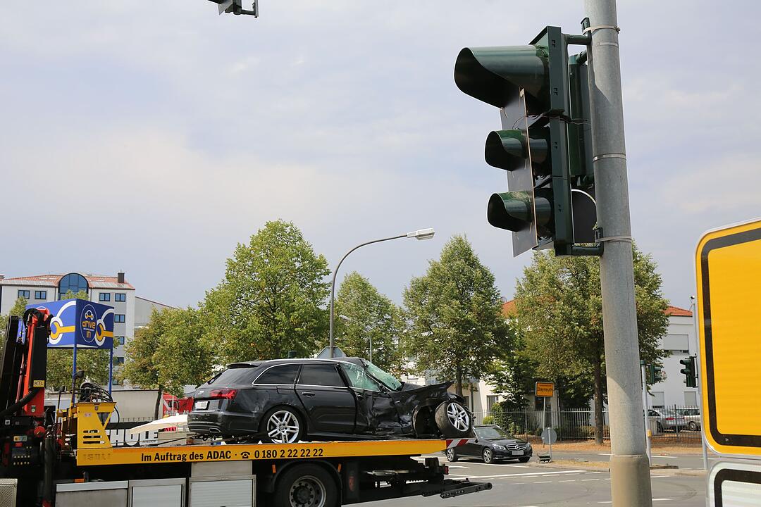 In Bayreuth: Schwerer Verkehrsunfall mit fünf Verletzten