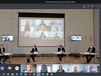 Die Teilnehmer vor Ort und die Zuschaltung aus den Schulen per Livestream