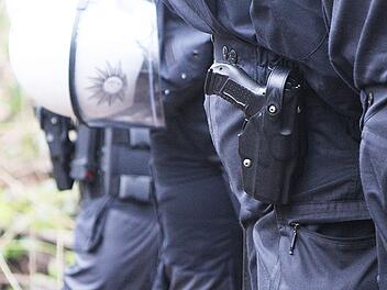 Würzburg: Schottischer Fußballfan attackiert Zugbegleiter