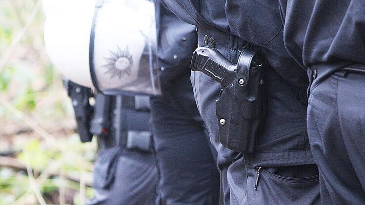 Regensburg: Ermittlungen zu versuchter Tötung in Asylunterkunft - Bewohner greifen Security an