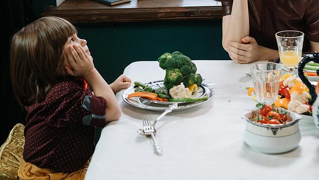 Ein gestörtes Essverhalten muss sich nicht zwangsläufig zu einer Essstörung werden.