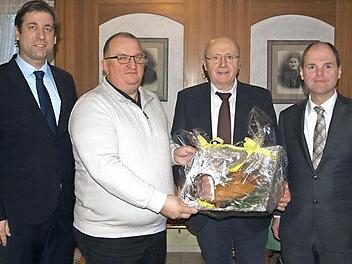 Neujahrsempfang mit (v. l.) Landrat Hermann Ulm, Ortsvorsitzender Hans Heckel, dem Integrationsbeauftragte der Staatsregierung, Martin Neumeyer, und Michael Hofmann Foto: T. Weichert
