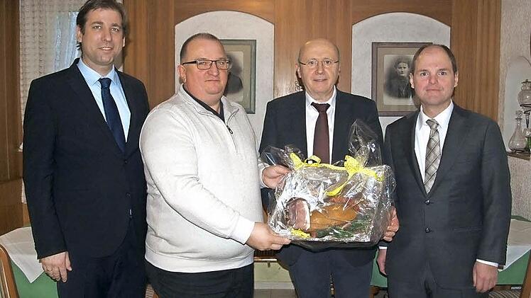 Neujahrsempfang mit (v. l.) Landrat Hermann Ulm, Ortsvorsitzender Hans Heckel, dem Integrationsbeauftragte der Staatsregierung, Martin Neumeyer, und Michael Hofmann Foto: T. Weichert