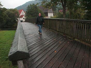 Sieht besser aus als er ist, der Sägmühlsteg. Eine Prüfung brachte irreparable Schäden zutage. Foto: Josef Hofbauer