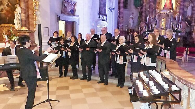 Der Nordhalbener Chor GemeinSangkeit bot ein beeindruckendes Live-Konzert in der Wallfahrtsbasilika Marienweiher. Foto: Klaus-Peter Wulf