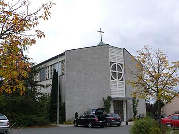 Bereits für 1348 ist eine Kunigundenkirche in Uttenreuth bezeugt und zwar in Höhe der Matthäuskirche. 1965 wurde der Kirchenneubau in der Danziger Straße geweiht. Foto: Karina Brock