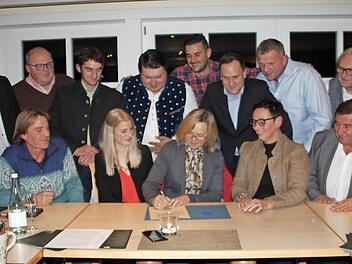 Diese Bürger fanden sich zur Gründung der Wählergemeinschaft "Zukunft Kronach" zusammen. Foto: Veronika Schadeck