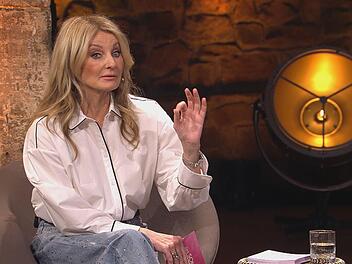 Frauke Ludowig scheint kaum glauben zu k&ouml;nnen, was sie alles h&ouml;rt.