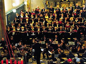 Mit dem "Messias" führten die Kulmbacher Kantorei und das Orchester "Musica Juventa" aus Halle Georg Friedrich Händels berühmteste Komposition zum Abschluss der 30. Kulmbacher Kirchenmusiktage in der Petri-Kirche auf. Foto: Stephan Herbert Fuchs