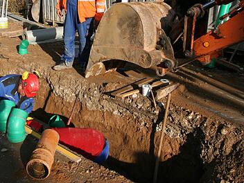 Wie werden die Kosten der Kanalsanierung in Ludwigschorgast aufgeteilt? Diese Frage hat zu Spannungen zwischen der Gemeinde und der Nachbarstadt Kupferberg geführt. Symbolbild: Archiv