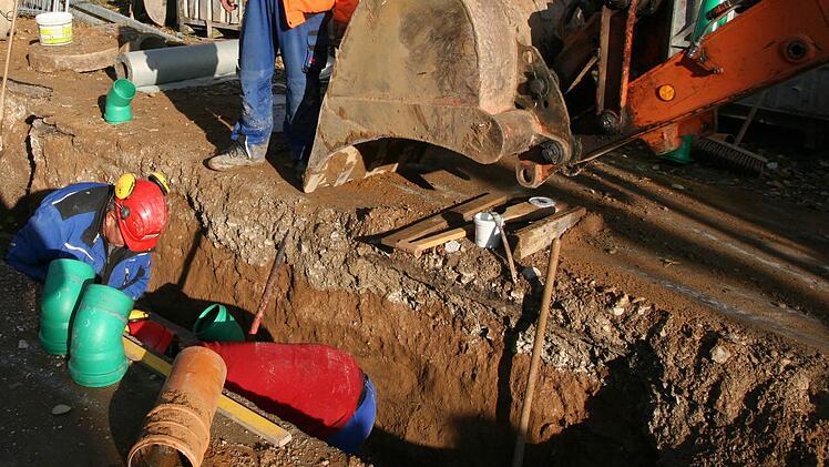 Wie werden die Kosten der Kanalsanierung in Ludwigschorgast aufgeteilt? Diese Frage hat zu Spannungen zwischen der Gemeinde und der Nachbarstadt Kupferberg geführt. Symbolbild: Archiv