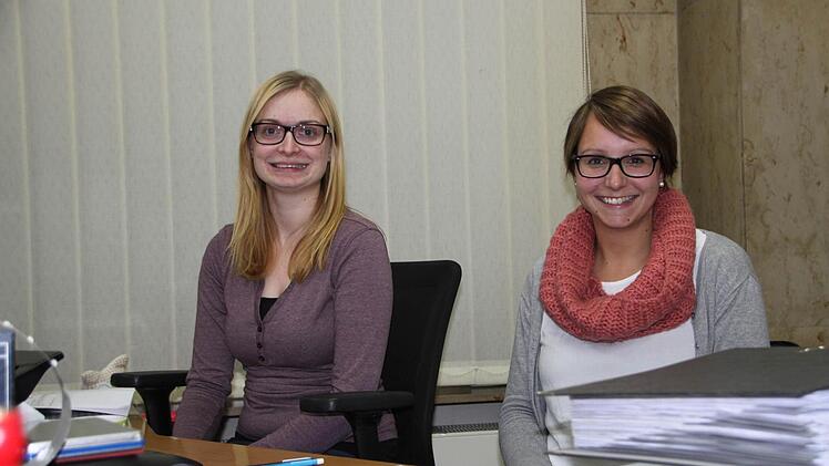 Ilona Gößmann-Schmitt (links) arbeitet seit 1. Januar in der Stadtverwaltung. Kathrin Müller ist schon seit März 2015 eingestellt. Foto: Ulrike Müller