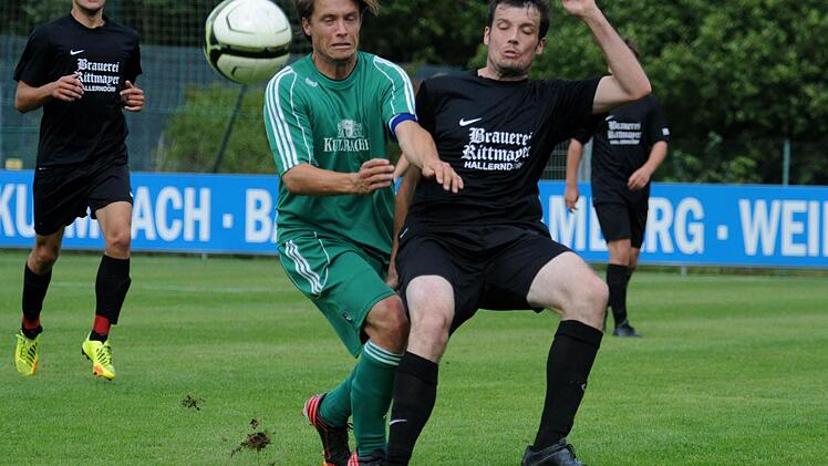Neudrossenfelds Kapitän Philipp Lämmert - hier im Spiel gegen Strullendorf - sitzt am Sonntag gegen Buch möglicherweise wieder auf der Bank.