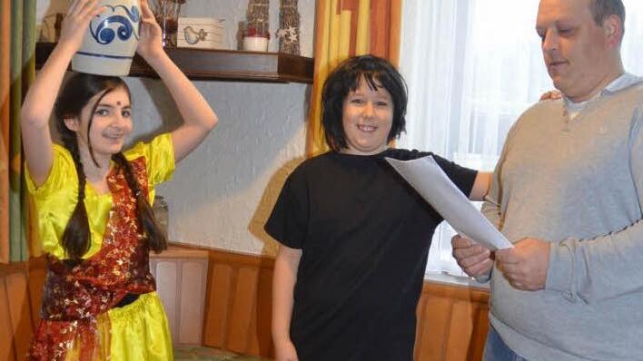 Sie werden als Moderatoren durch das Programm der Kinderbütt führen (von links): Leoni Schneider, Tim Fehn und Timo Kalb. Foto: Karl-Heinz Hofmann