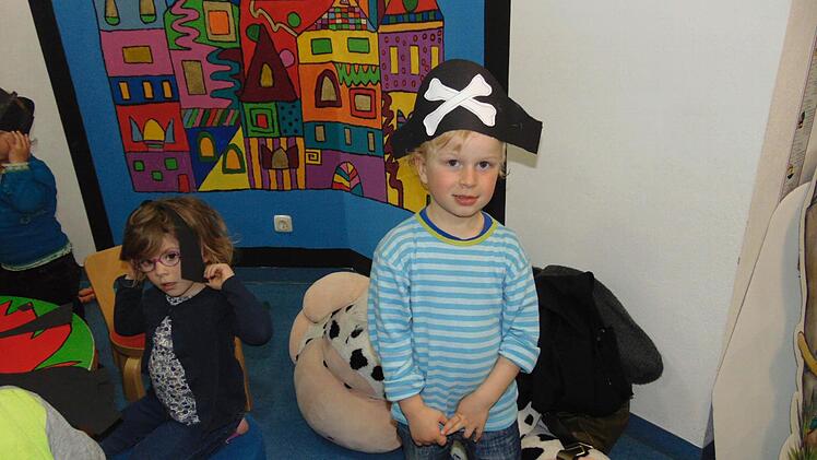Jonas mit der Piratenmütze. Foto: Petra Malbrich