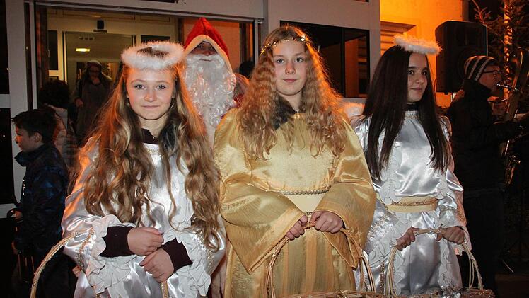 Impressionen von Adventsmarkt und Adventseinläuten in Mainleus. Foto: Stephan Stöckel
