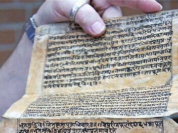 Eine wirkliche Rarität beim Großtauschtag: Ein originales Sanskrit der Mönche aus Tibet.  Fotos: Gerd Schaar