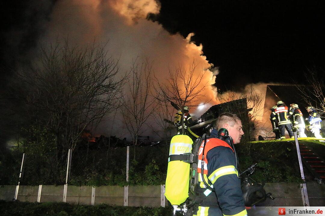 Großeinsatz: Scheunenbrand in Seigendorf