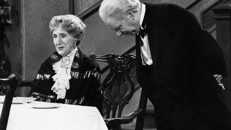 Der Sketch Dinner for One läuft an Silvester 19 Mal im deutschen Fernsehen. Foto: Katrin Pribyl/NDR