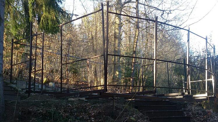 Für den Neustart der Coburger Operetten-Freunde auf der Waldbühne Heldritt mit Carl Michael Ziehrers Operette "Die Landstreicher"  wird ein neuer Musikpavillon benötigt. Zur Finanzierung in Höhe von 15000 Euro soll eine Crowdfunding-Aktion beitragen, die am Freitag startet. Foto: Friedhelm Wölfert