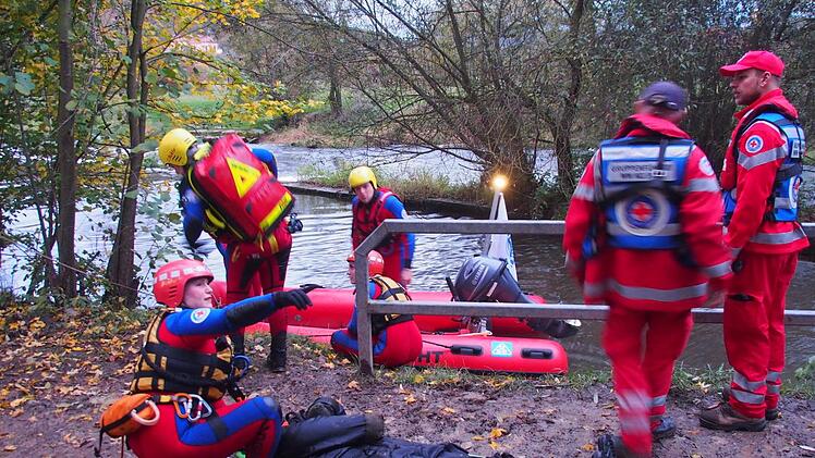 Rettungs&uuml;bung an der Saale. Alexander Knaab/Christian Ruoff