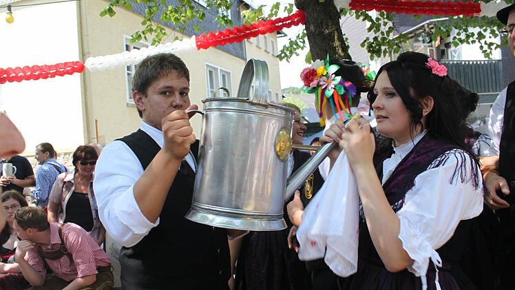 Das Bier gab's aus der Gießkanne. Foto: Veronika Schadeck