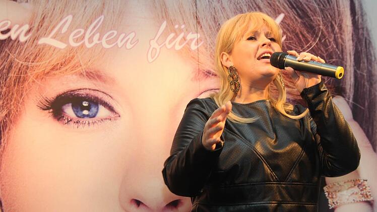 Impressionen von Maite Kellys Auftritt im Einkaufszentrum "Fritz" Foto: Dagmar Besand