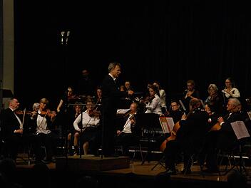 Das Kulmbacher Kammerorchester bei seinem Konzert in der Dr.-Stammberger-Halle. Foto: Uschi Prawitz