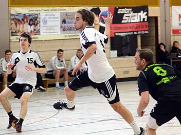 Michael Hettchen kommt in dieser Szene frei zum Abschluss und erzielt einen seiner insgesamt vier Treffer. Fotos: herzopress
