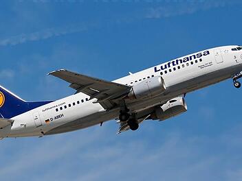 Sag zum Abflug leise Servus. Als eine der beiden letzten Boeing 737-300 hat jetzt die "Bad Kissingen" die Lufthansa-Flotte nach 25 unfallfreien Jahren verlassen. Sie war lange ein Arbeitstier der Airline. Foto: Marc Stier/Archiv