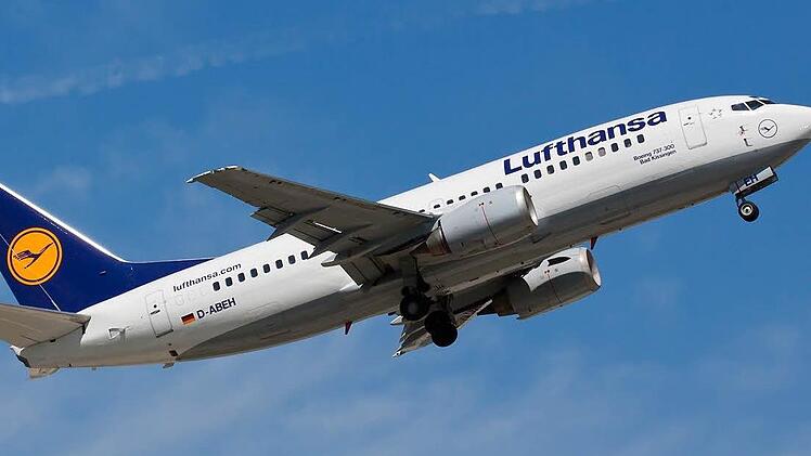 Sag zum Abflug leise Servus. Als eine der beiden letzten Boeing 737-300 hat jetzt die "Bad Kissingen" die Lufthansa-Flotte nach 25 unfallfreien Jahren verlassen. Sie war lange ein Arbeitstier der Airline. Foto: Marc Stier/Archiv