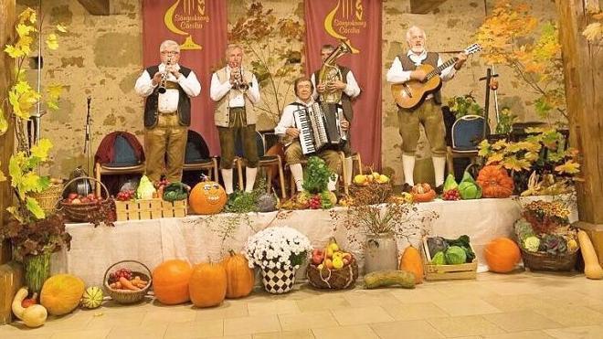 Erstmals spielte in Neunkirchen die Falkenberger Zoigl-Musik auf.