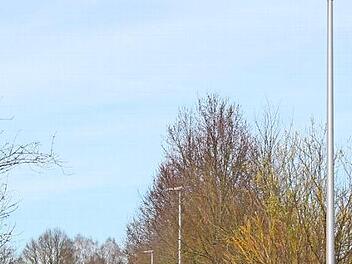 Elf neue Laternen wurden entlang des Radwegs nach Welkenbach aufgestellt.  Foto: Bernhard Panzer