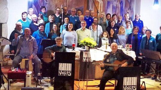 Der Chor "Spirit Voices" bei einem Konzert in der Heilig-Kreuz-Kirche in Reitsch  Foto: privat