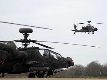 Solche Militärhubschrauber vom Typ Boeing AH-64 "Apache" sind in den vergangenen Tagen mehrfach am Himmel über dem Kulmbacher Land zu sehen und hören gewesen.