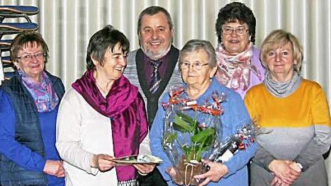 Unser Bild der KAB Wickendorf zeigt von links Rosina Jakob, Diözesansekretärin Maria Gerstner, Vorsitzender Günther Fehn, Hermine Ketterer, Marianne Heinlein und Bernadette Herrmann. Foto: privat