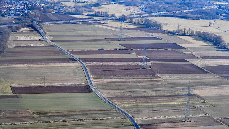 Die Kreisstraße von obenFoto: Ronald Rinklef