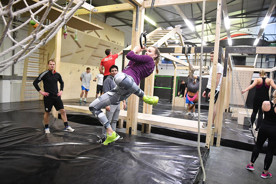 Franken-Ninjas - Drei Sportler aus der Region testen die Hindernis-Sporthalle "Warriors Luck" in Erlangen