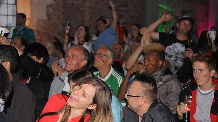 Beim Public Viewing in Kronach. Foto: Michael Wunder