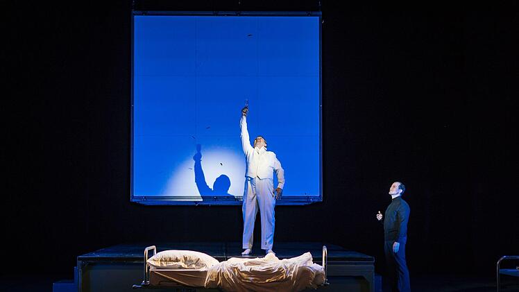 "Masse Mensch Macht": Stephan Kaluzas Schauspiel "30 Keller" feierte Premiere am Landestheater Coburg.Foto: Sebastian Buff